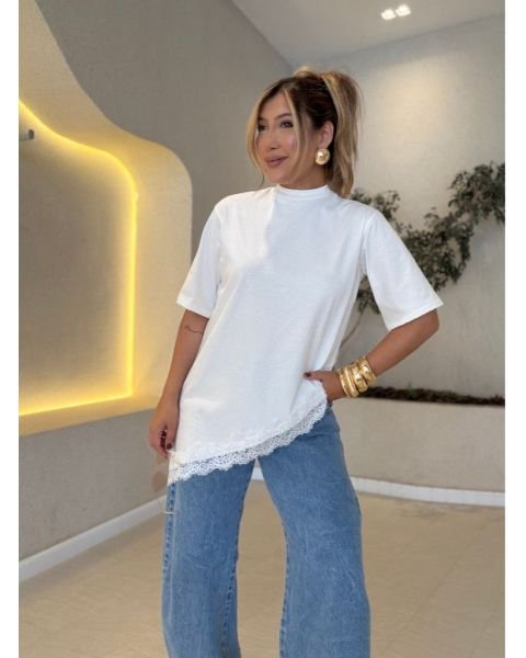 T SHIRT FEMININA BRANCA COM DETALHE EM RENDA