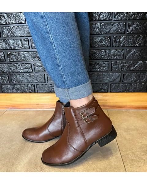 Bota Marrom Fivela